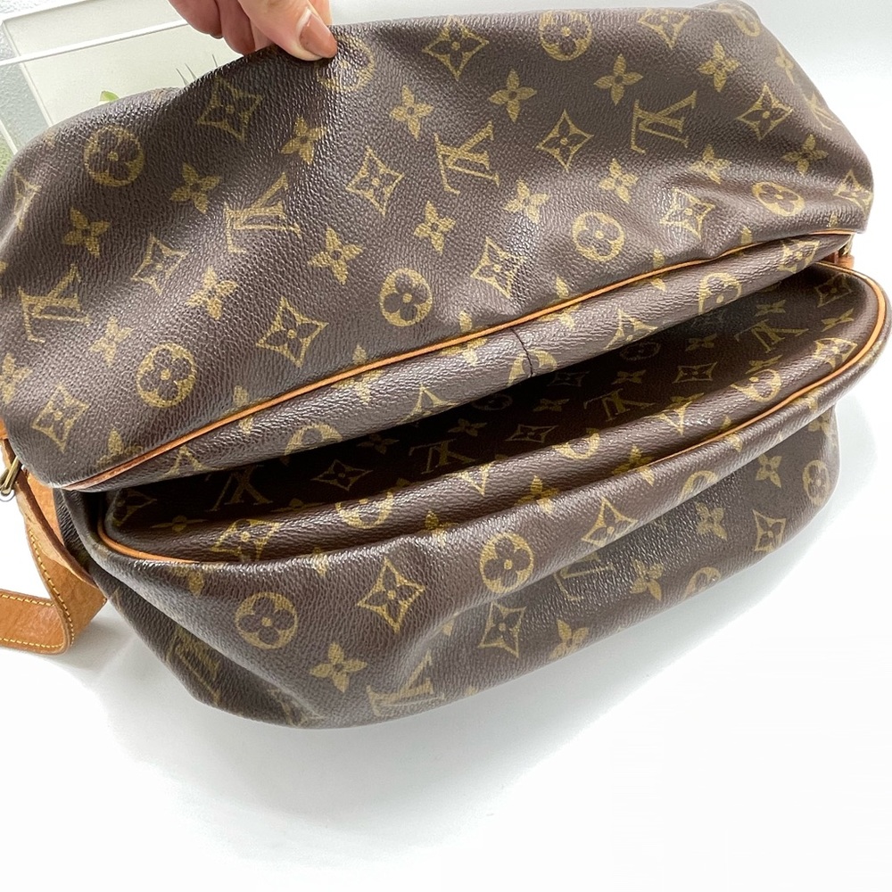 AUTHENTIC Louis Vuitton Monogram Saumur 43 - Picture 6 of 15